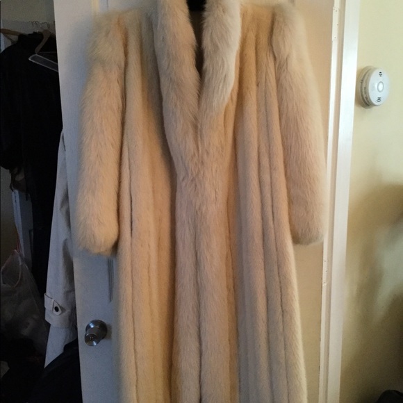 Sold!! ELEGANT BEMBERG WHITE FOX MINK FUR COAT - Picture 3 of 8